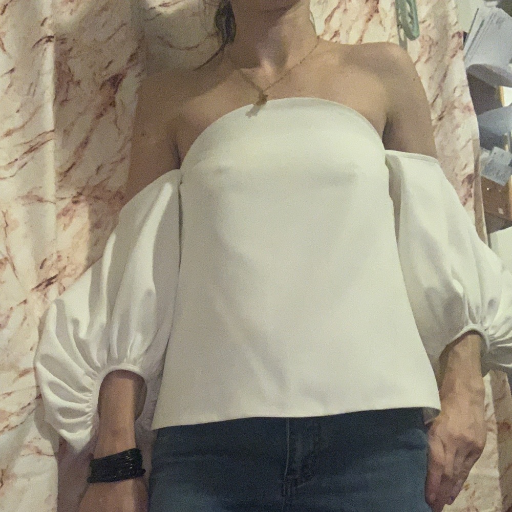Top off the shoulder. New - Picture 2 of 3